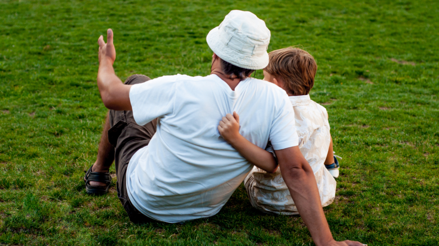 Barnet behöver få svar på sina frågor då det hjälper till att känna en större kontroll och samtidigt bli lugnad. Foto: Shutterstock